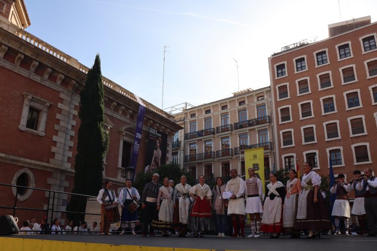 Balls al carrer